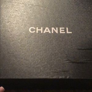 I’m selling Chanel sneakers